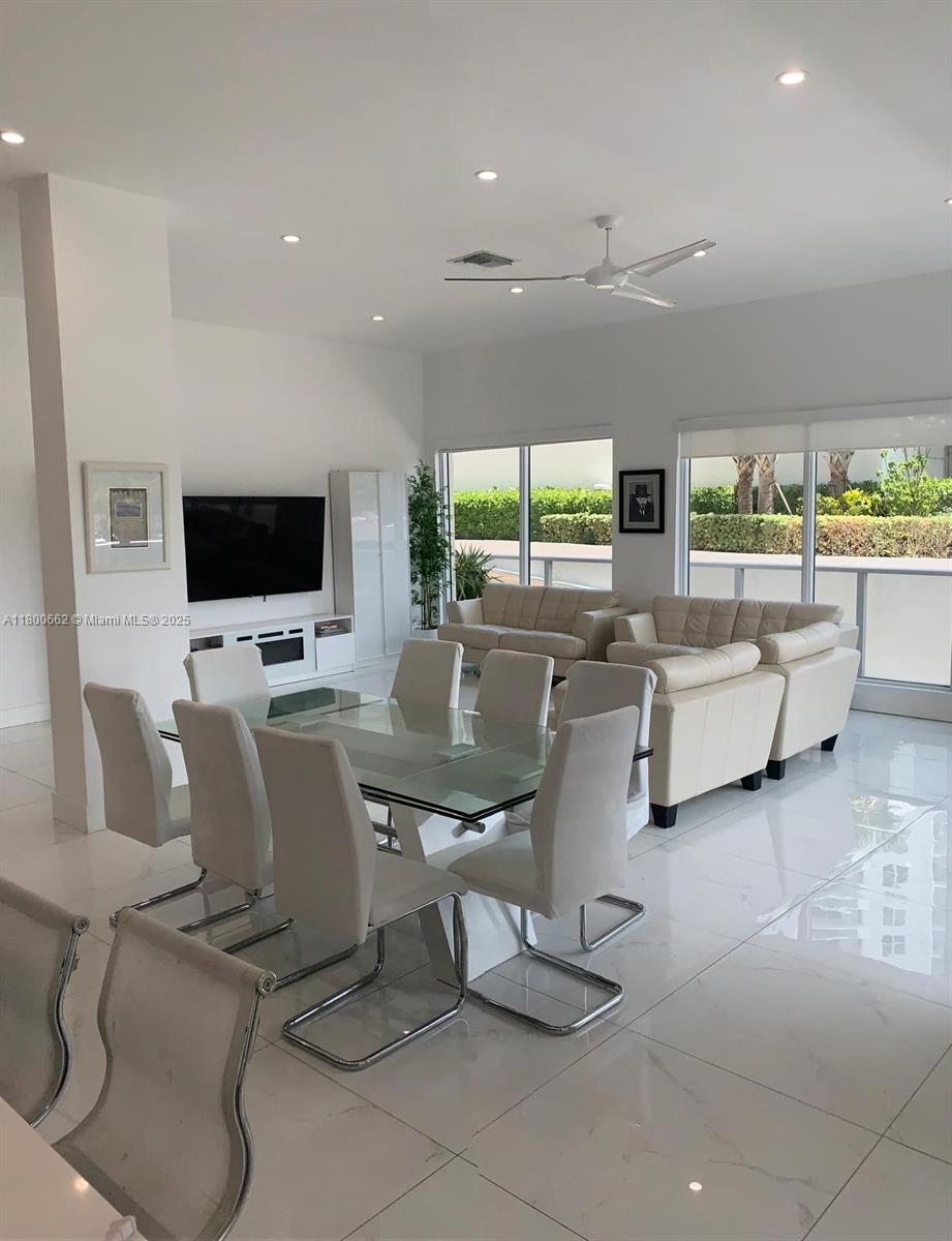 AQUARIUS CONDO - Residential