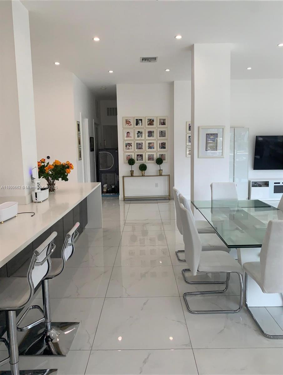AQUARIUS CONDO - Residential