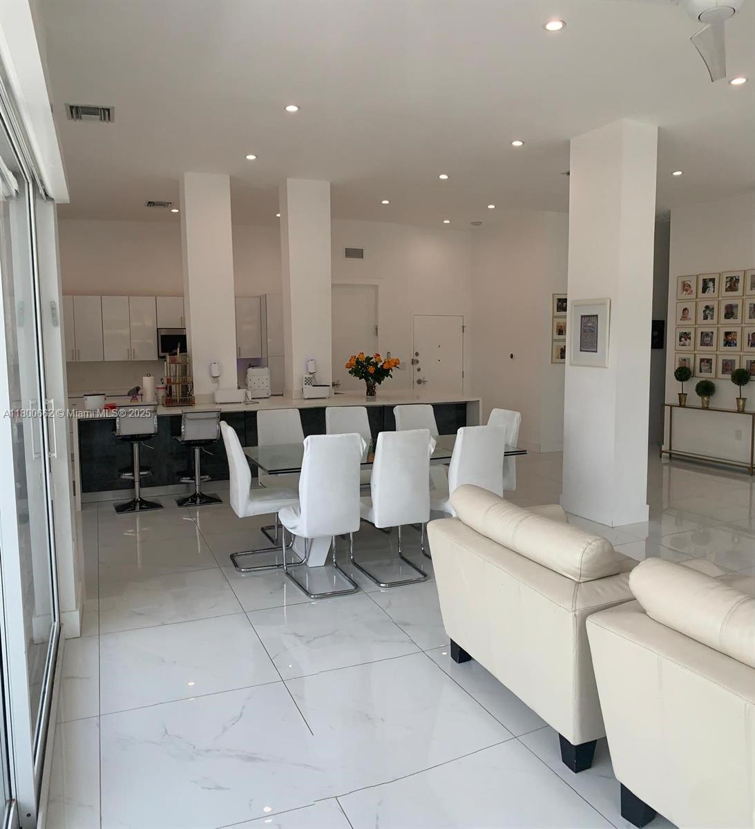 AQUARIUS CONDO - Residential