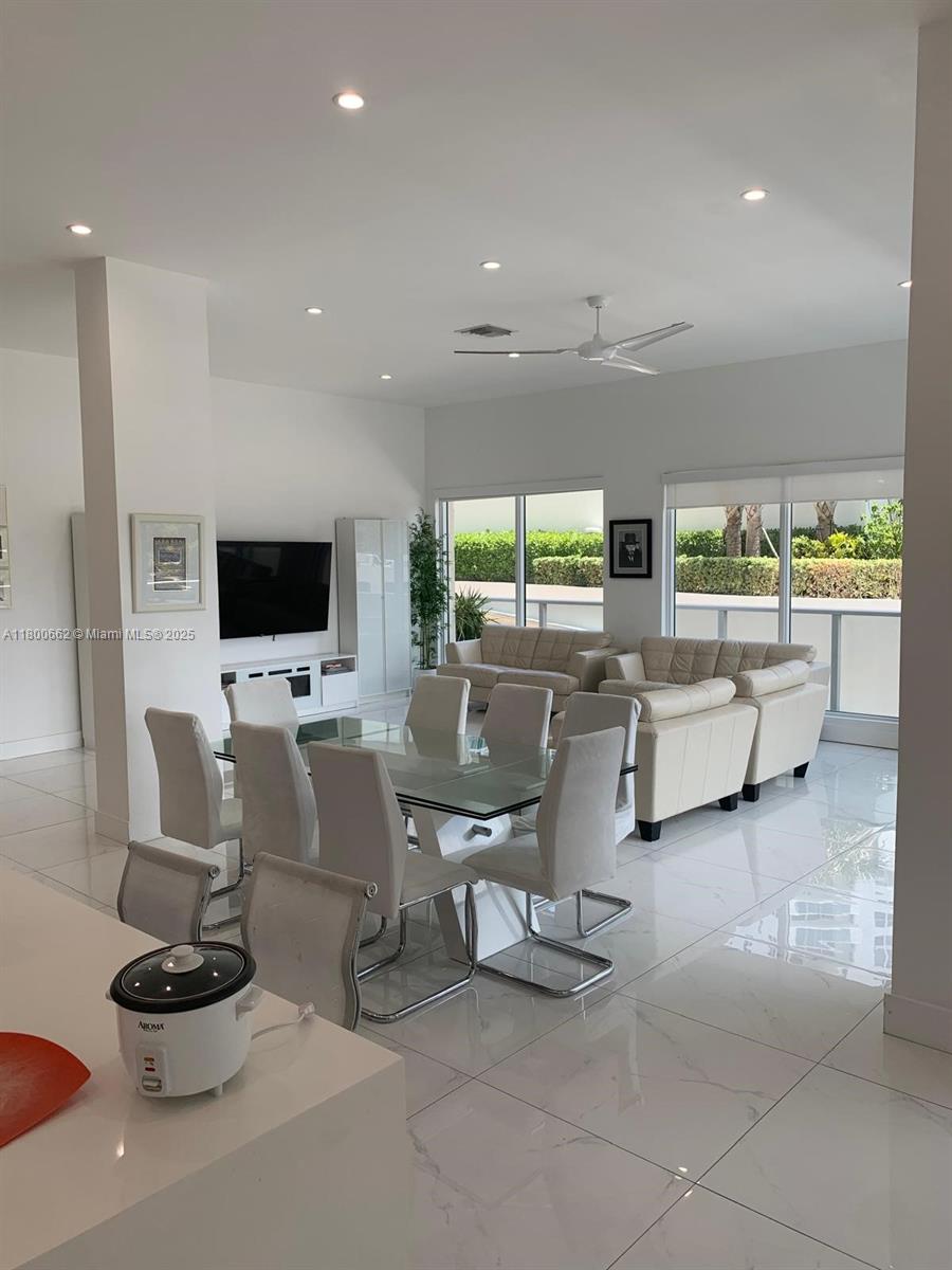 AQUARIUS CONDO - Residential