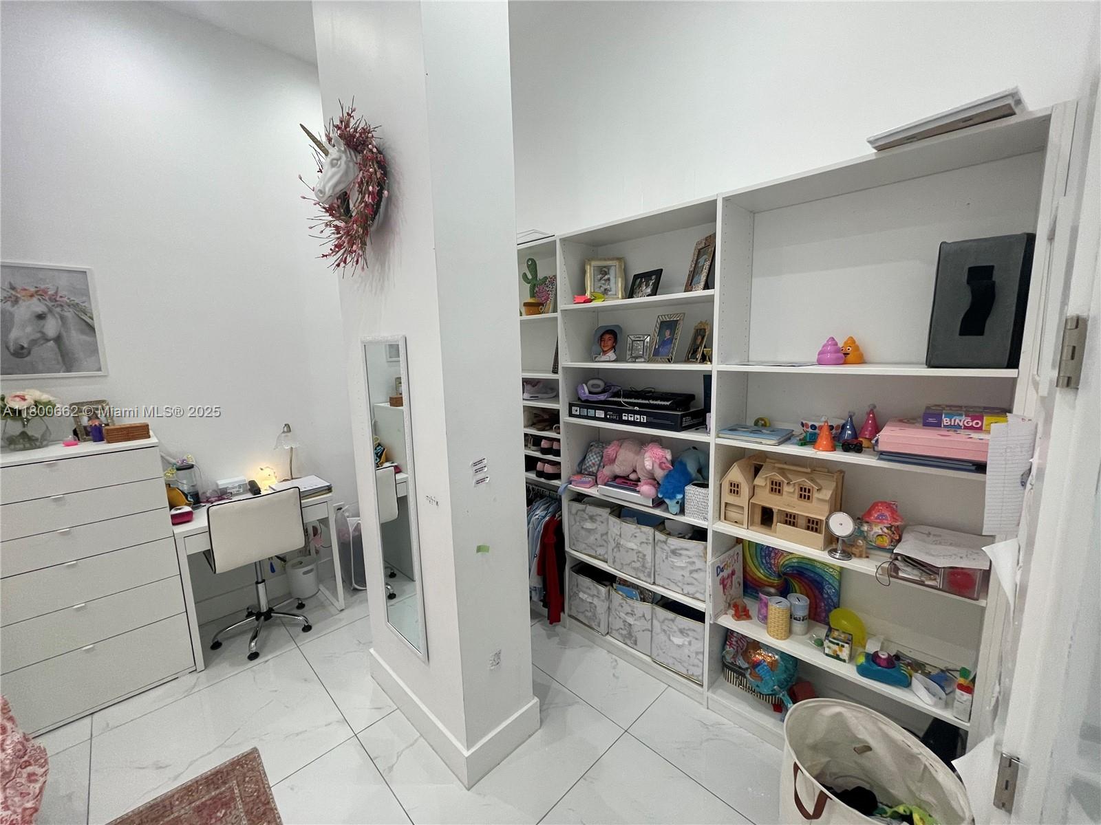 AQUARIUS CONDO - Residential