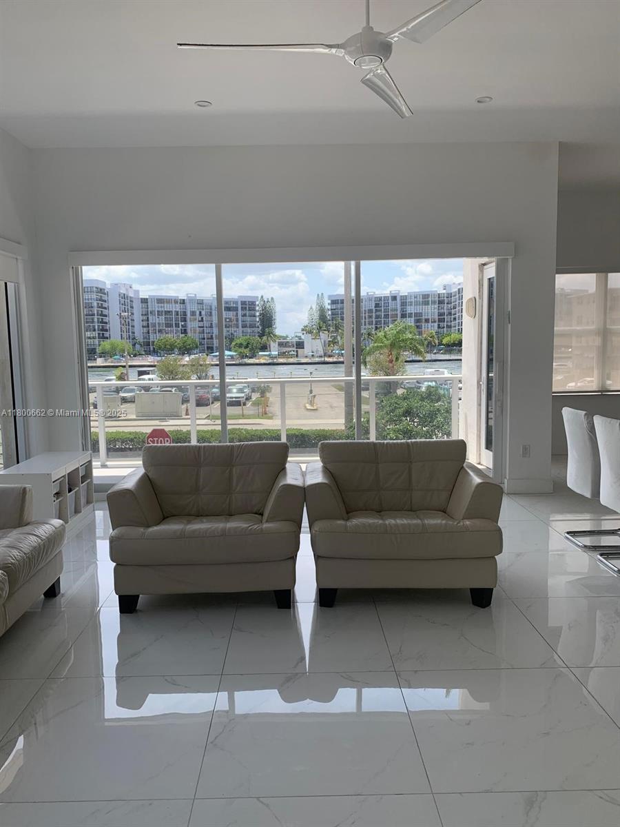 AQUARIUS CONDO - Residential