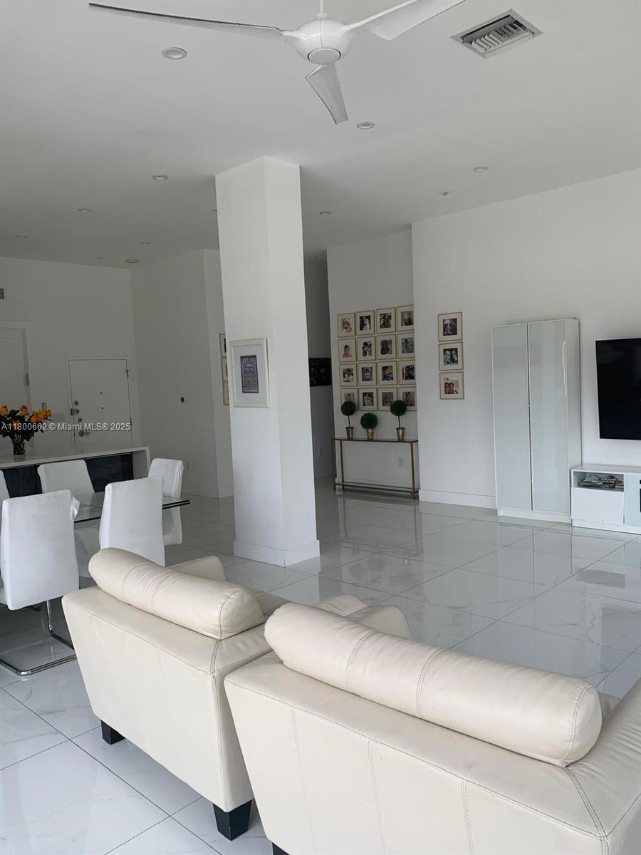 AQUARIUS CONDO - Residential