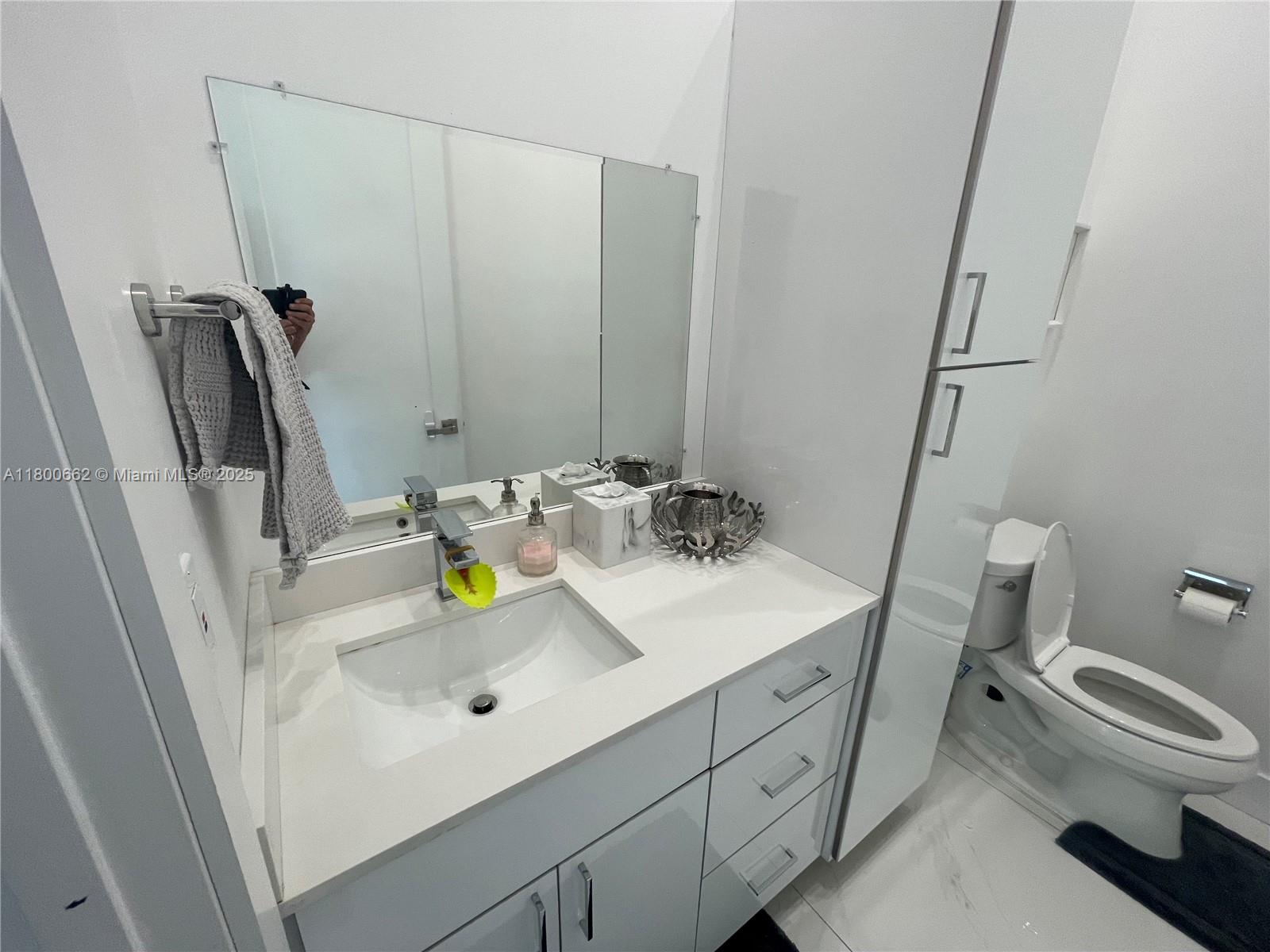 AQUARIUS CONDO - Residential
