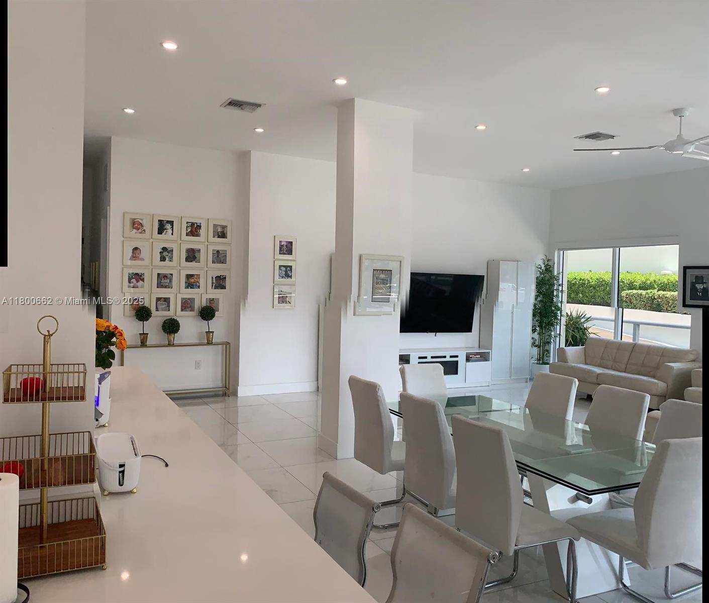 AQUARIUS CONDO - Residential