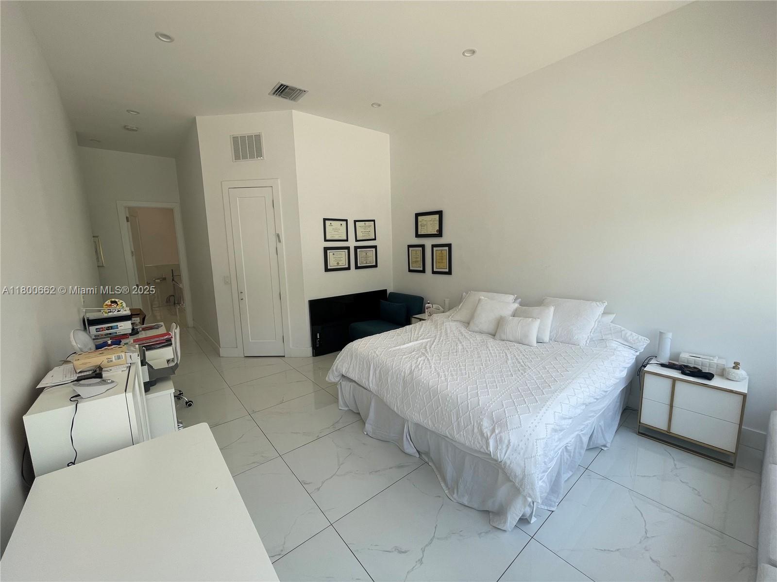 AQUARIUS CONDO - Residential