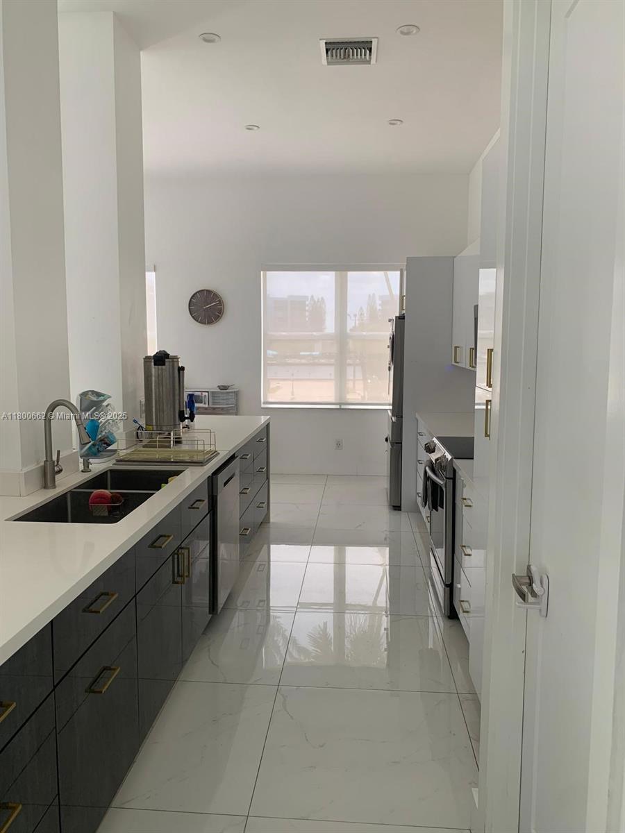 AQUARIUS CONDO - Residential