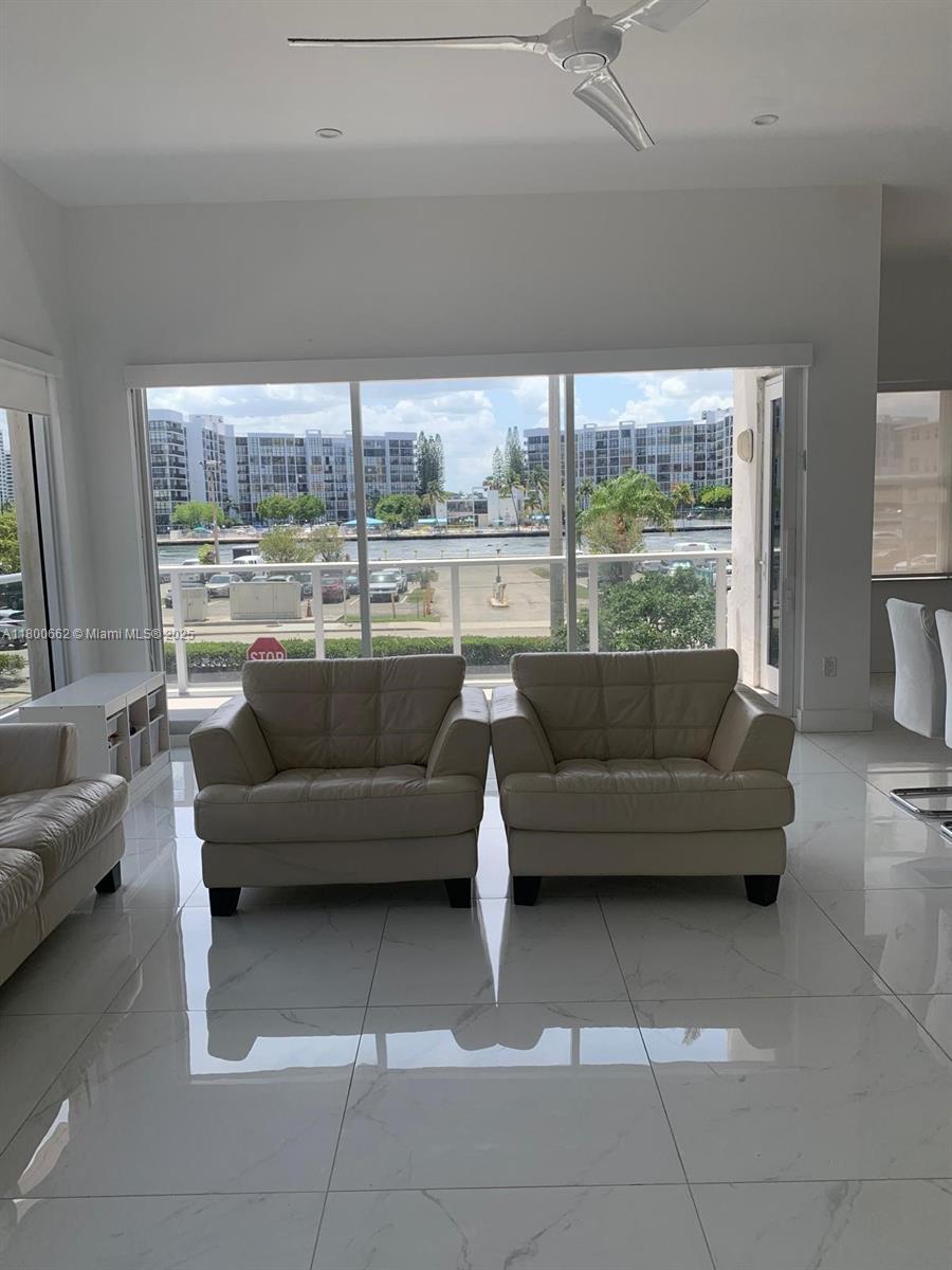 AQUARIUS CONDO - Residential