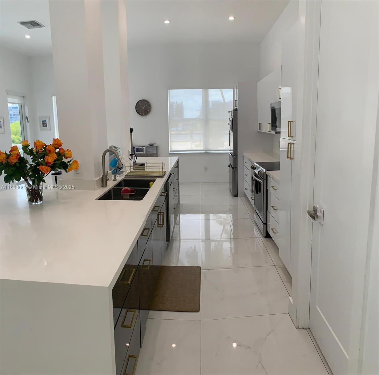 AQUARIUS CONDO - Residential