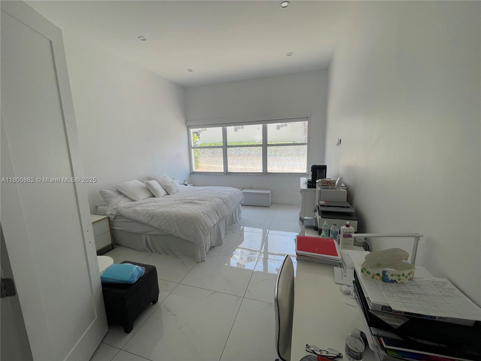 AQUARIUS CONDO - Residential