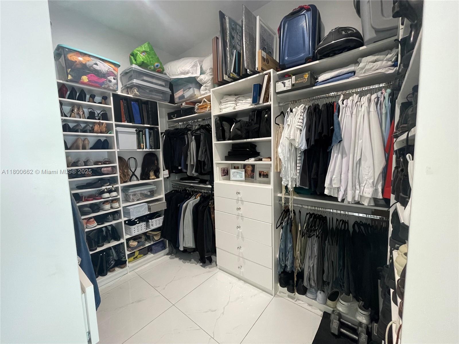 AQUARIUS CONDO - Residential
