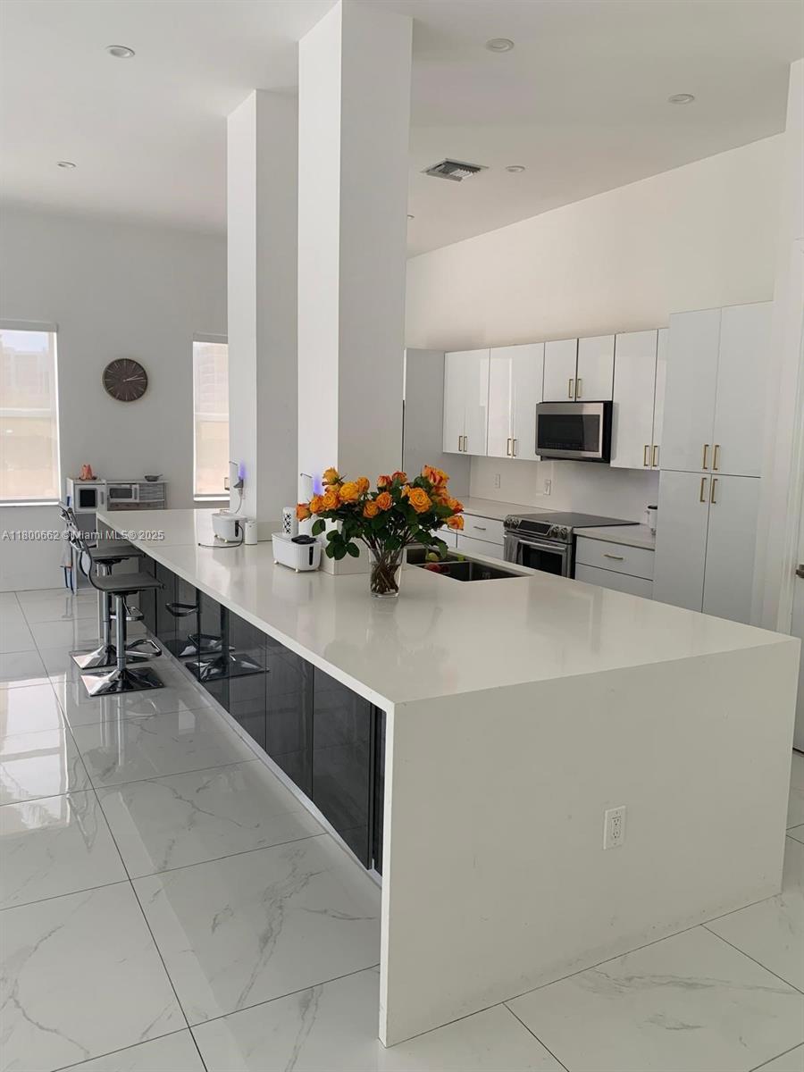 AQUARIUS CONDO - Residential