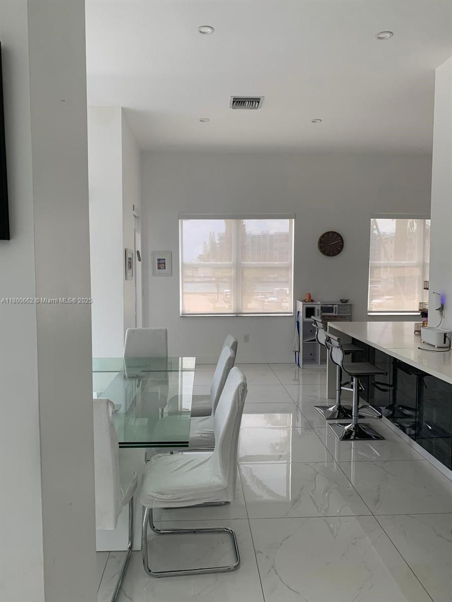 AQUARIUS CONDO - Residential