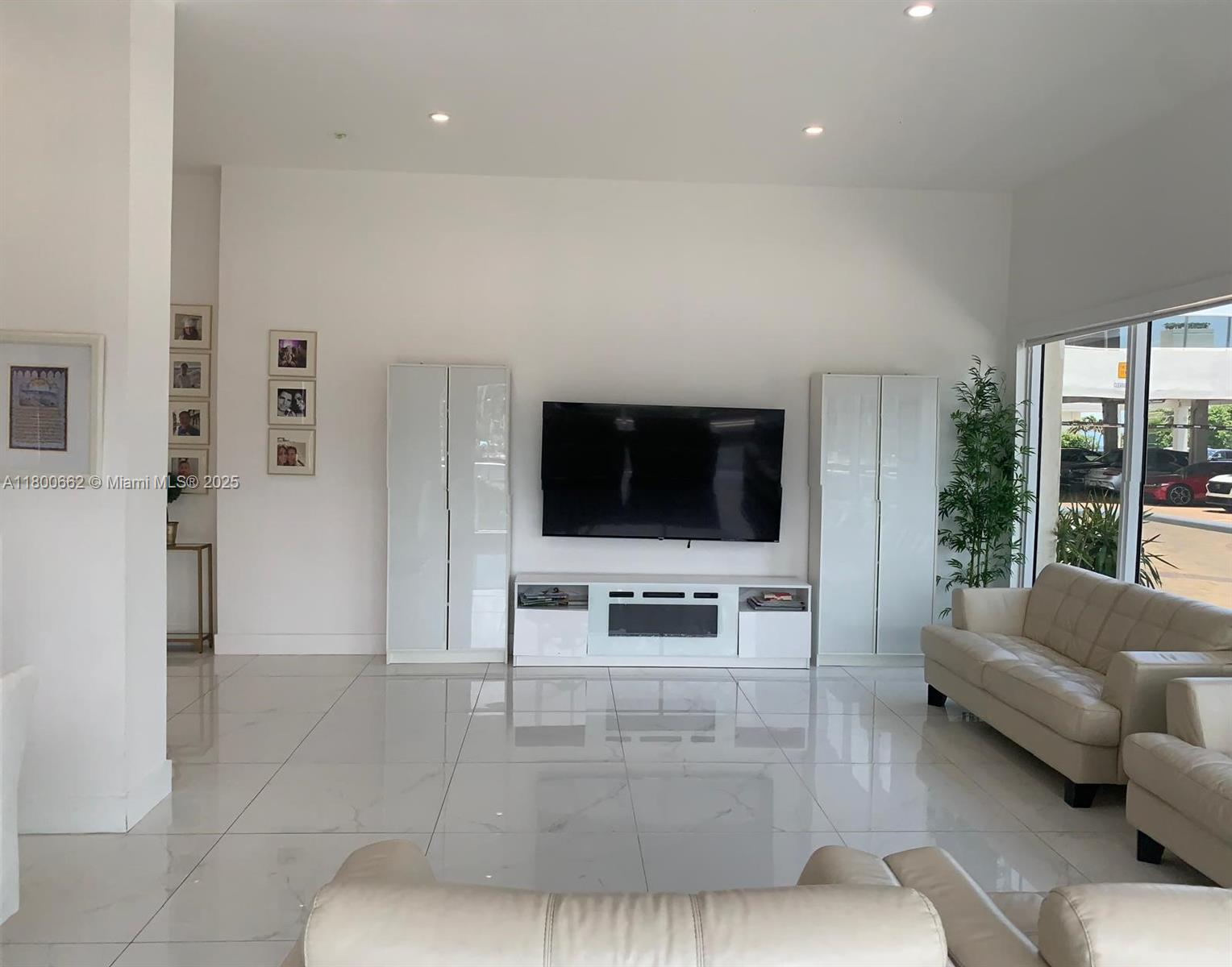 AQUARIUS CONDO - Residential