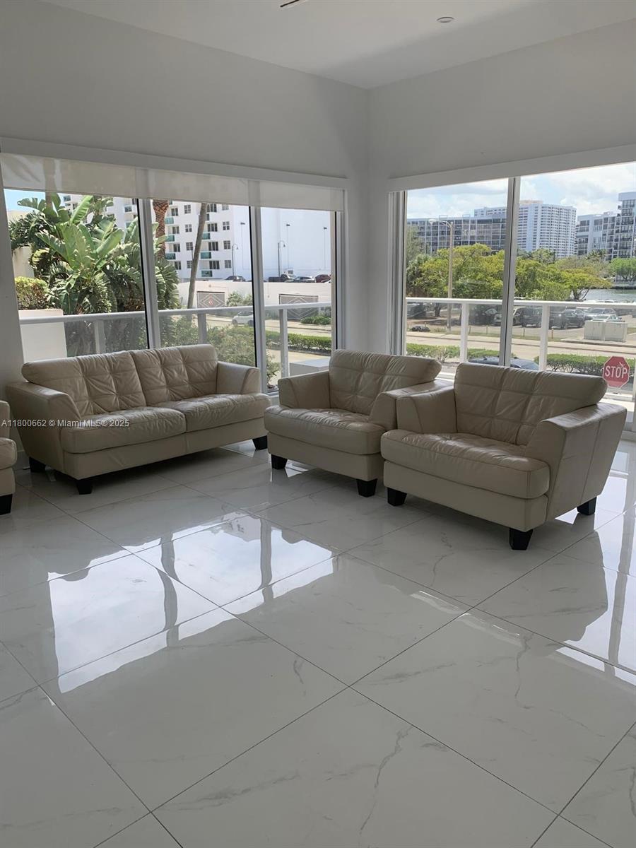 AQUARIUS CONDO - Residential