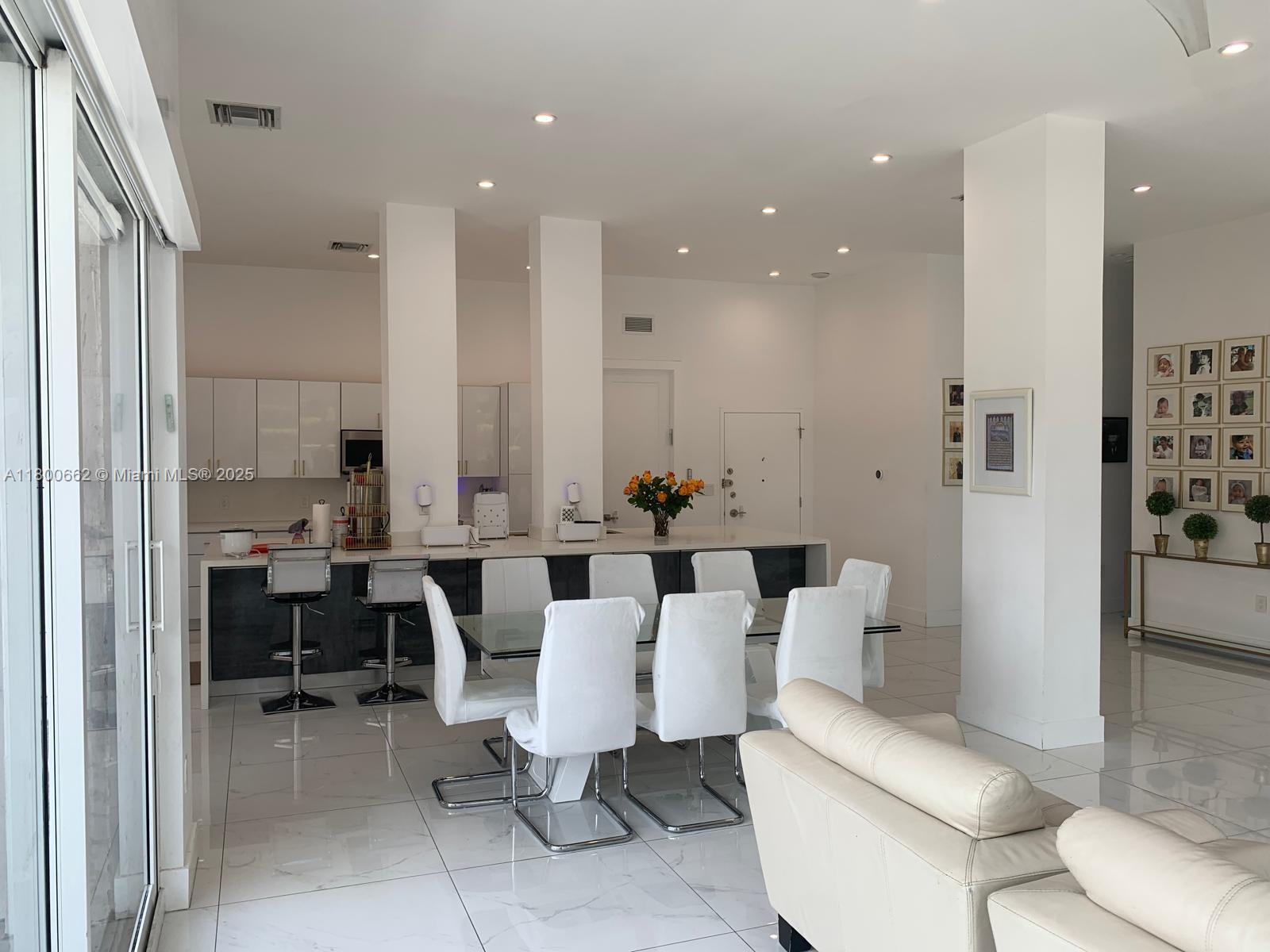 AQUARIUS CONDO - Residential