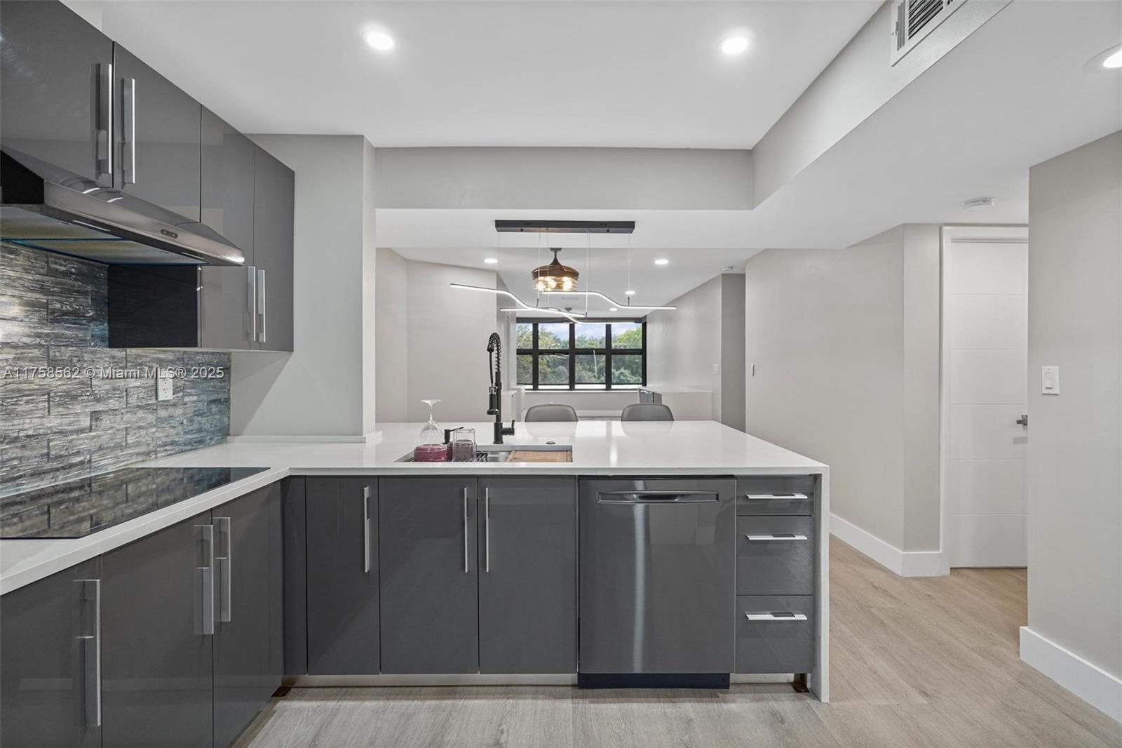 4132 S Carambola Cir S F406
