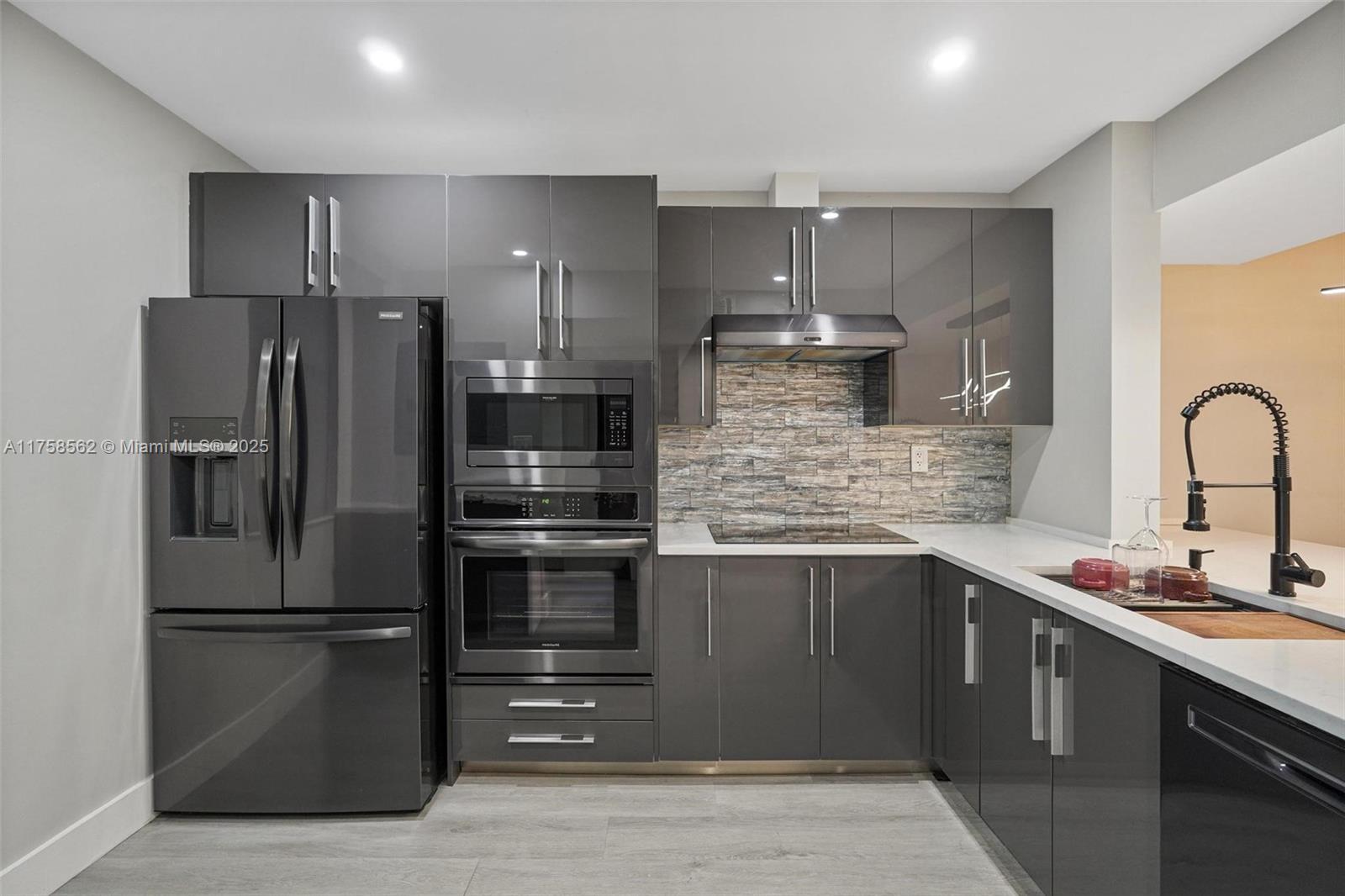 4132 S Carambola Cir S F406