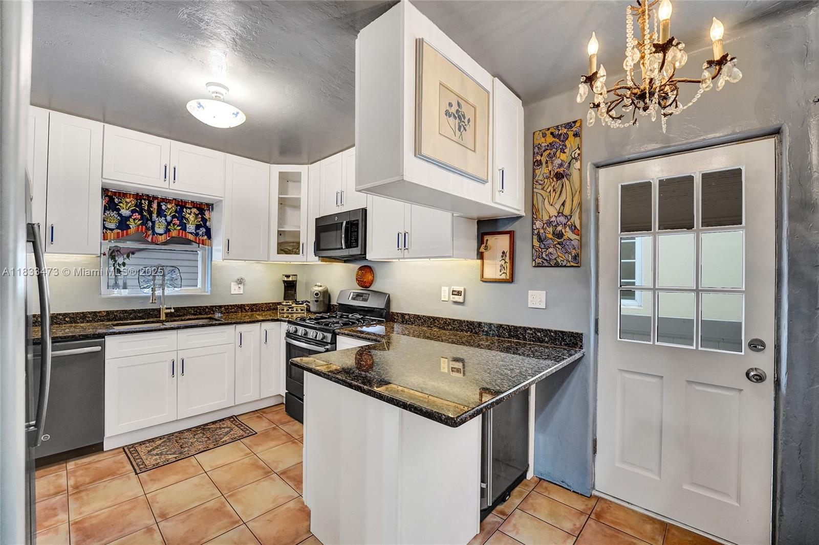 HOLLYWOOD LAKES SECTION - Residential