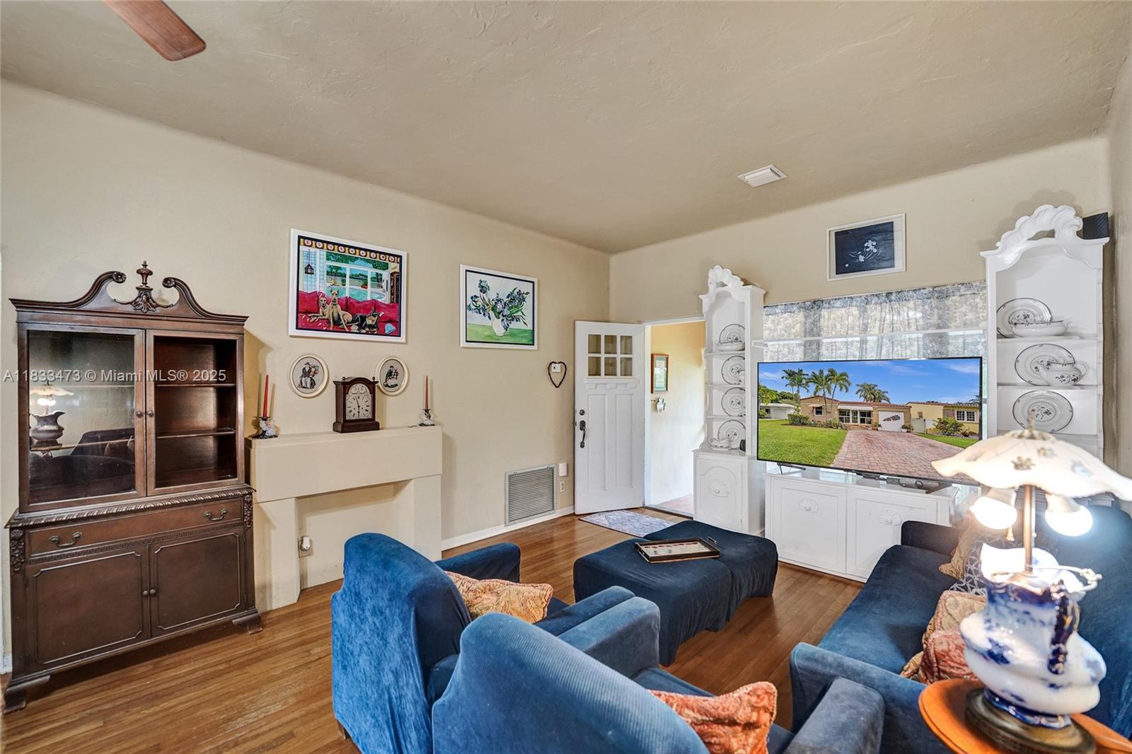 HOLLYWOOD LAKES SECTION - Residential