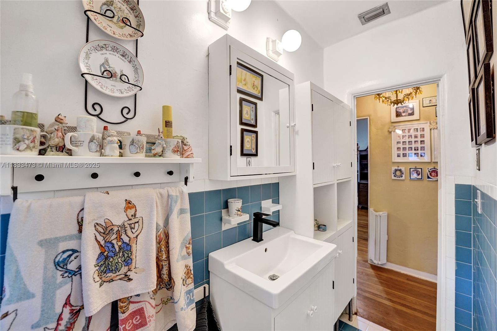 HOLLYWOOD LAKES SECTION - Residential