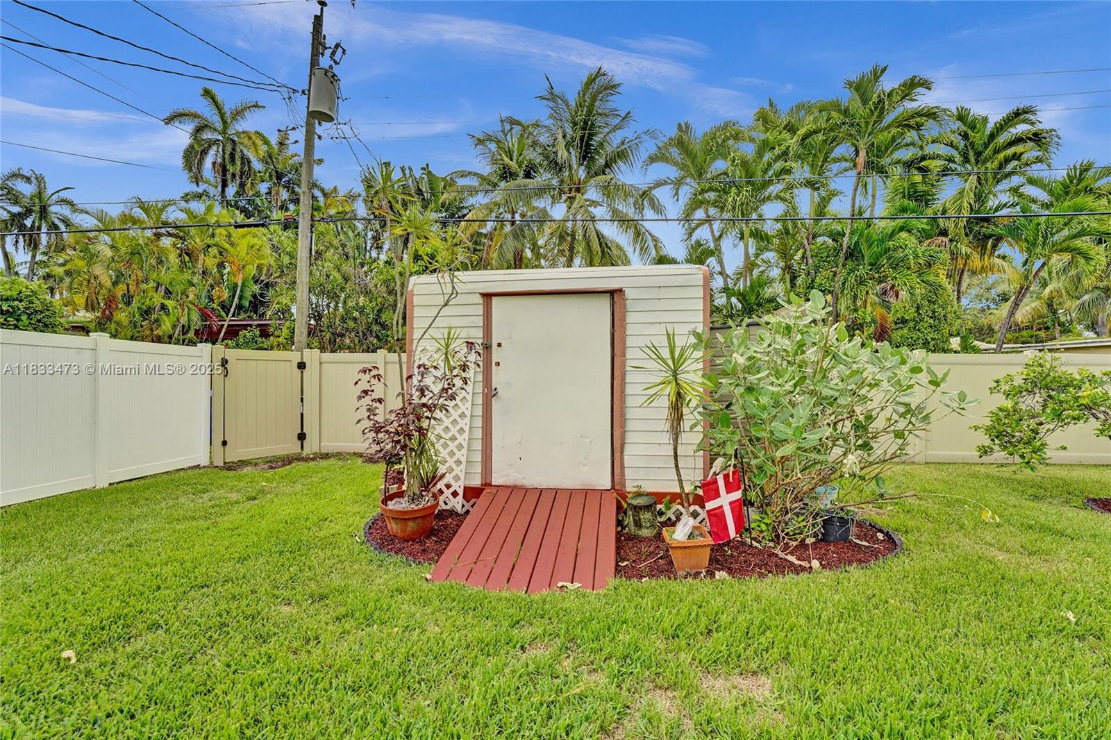 HOLLYWOOD LAKES SECTION - Residential