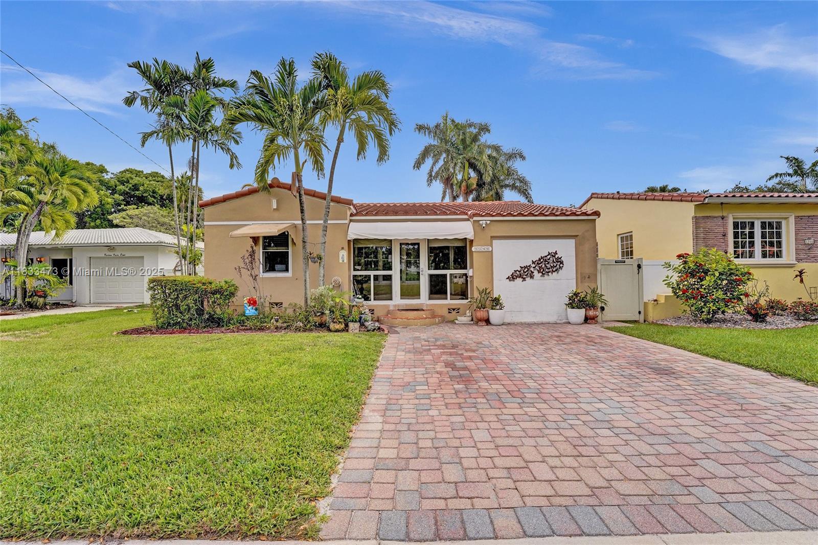 HOLLYWOOD LAKES SECTION - Residential