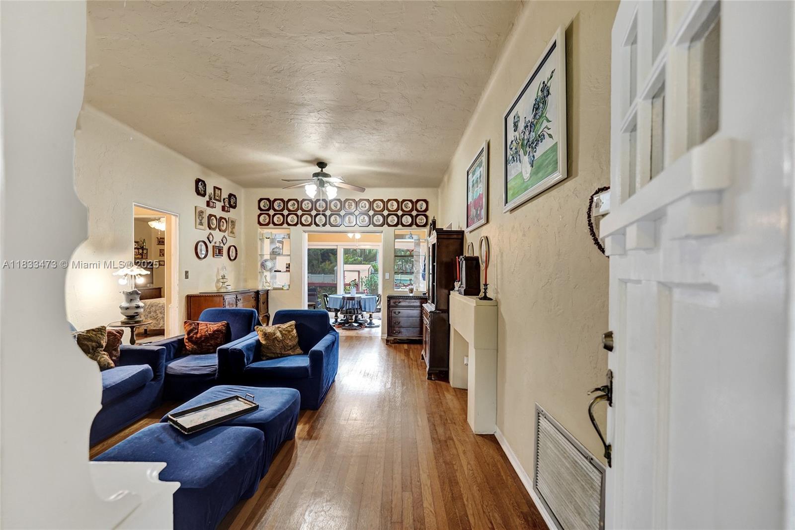 HOLLYWOOD LAKES SECTION - Residential