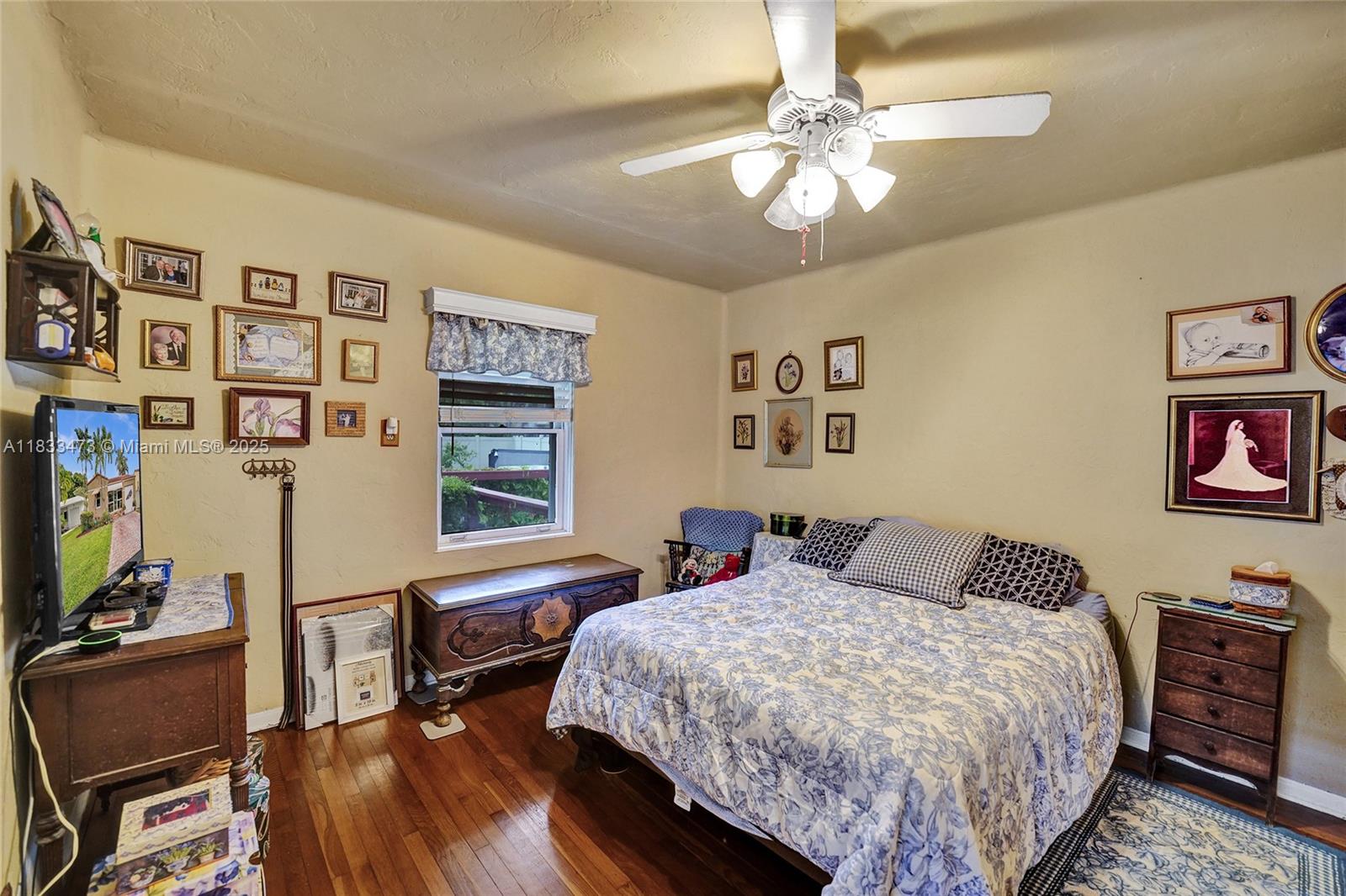 HOLLYWOOD LAKES SECTION - Residential