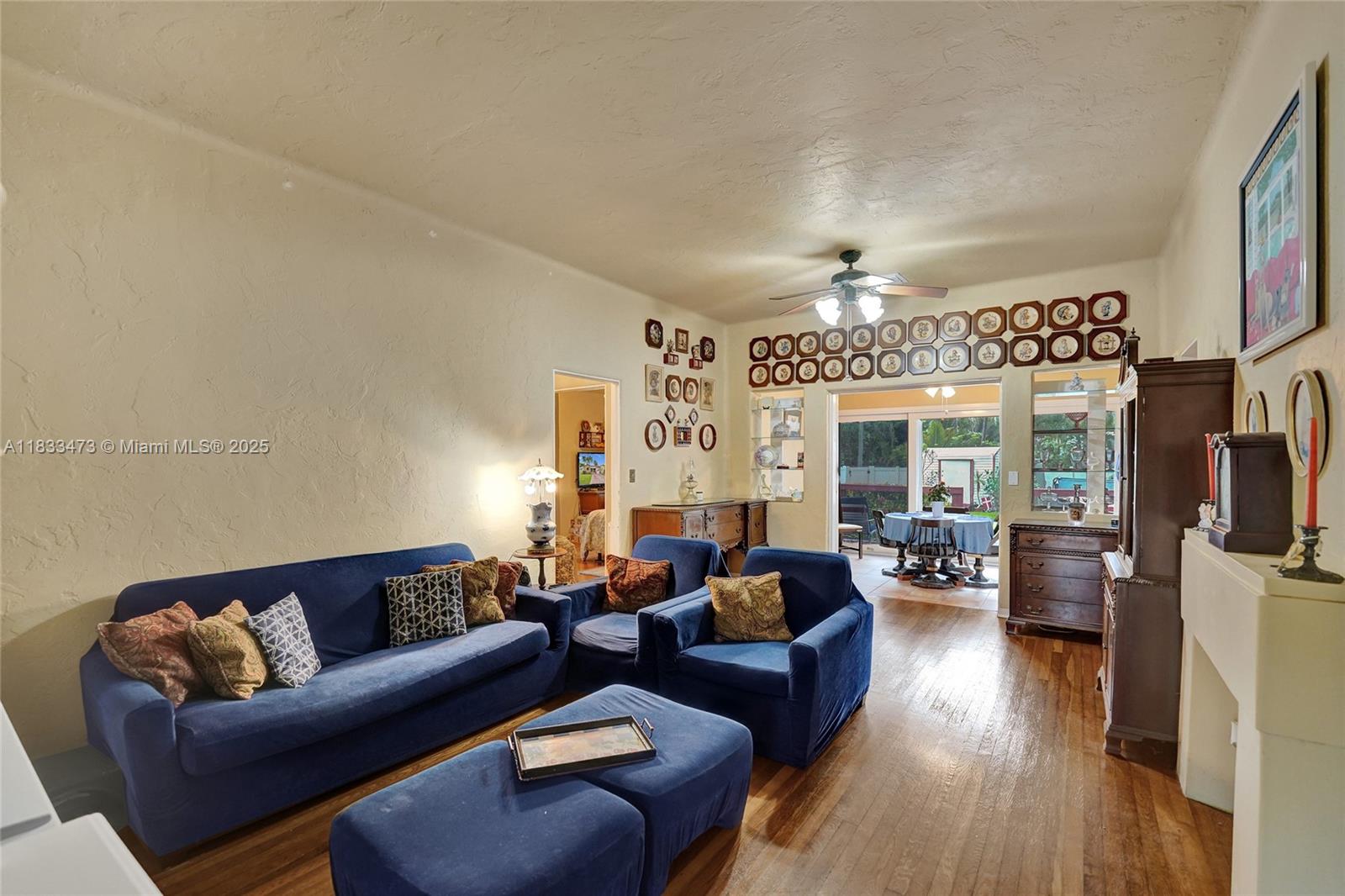 HOLLYWOOD LAKES SECTION - Residential