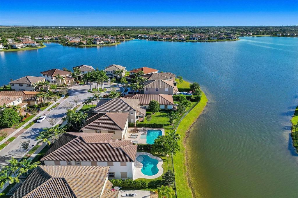 Photo of 8610 Lakeside Bnd, Parkland, FL 33076 (MLS # A12012979)