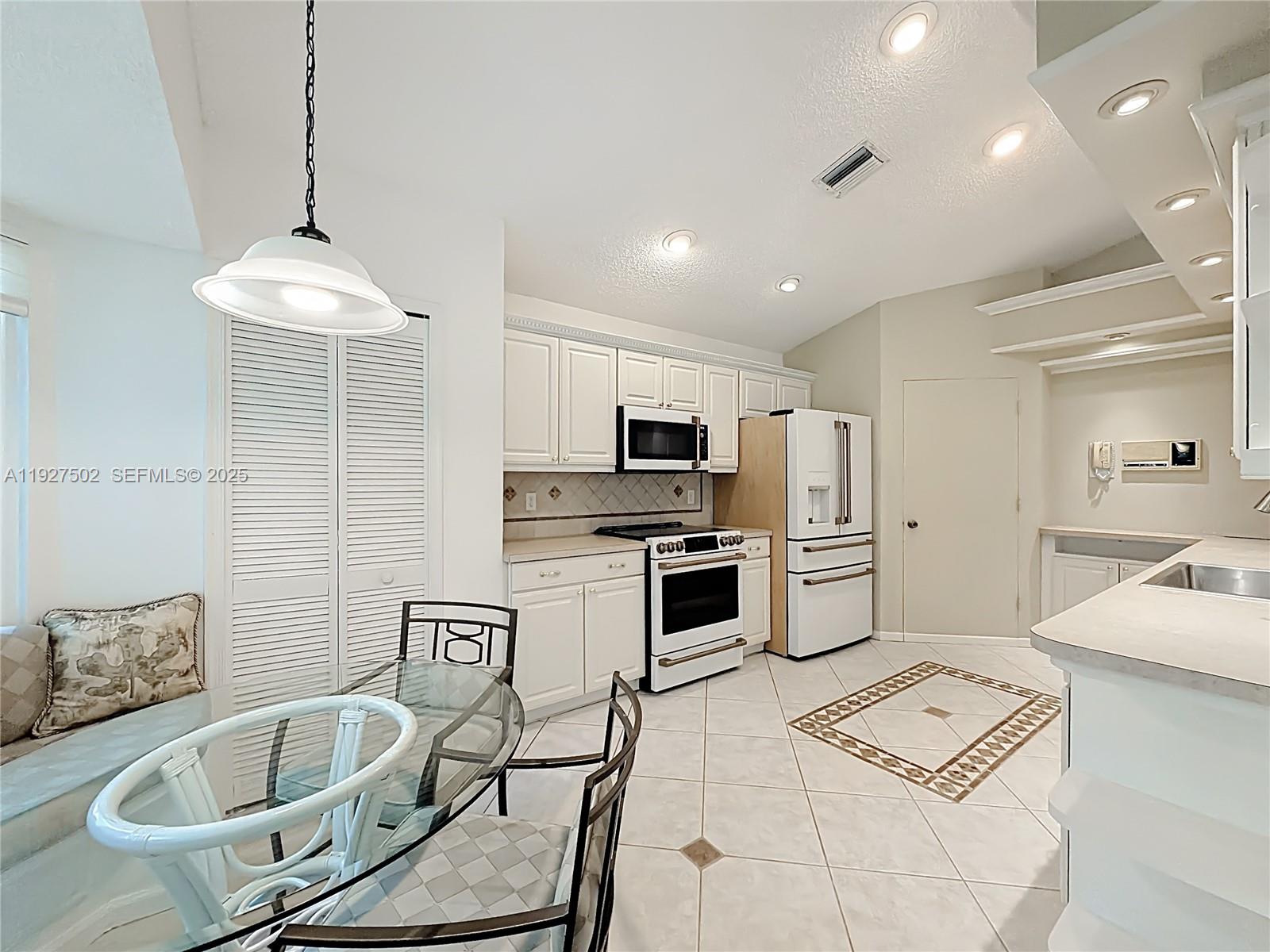 RIVER BRIDGE PAR 2F - Residential