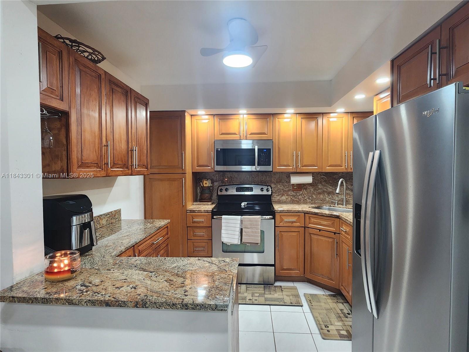 Ready to Move in!
Immaculate and tastefully updated 3 bedroom/2 bathroom 2nd floor corner unit. Additional interior features include kitchen with granite counter tops and stainless Steel appliances, Beautiful Glass enclosed Balcony with hurricane shutters. !!! Florida lifestyle with the amenities offered at the Township: pools, tennis courts, clubhouse, playgrounds, gym and more. Close to the Promenade at Coconut Creek, shopping, dining, parks. Offering a Lifestyle for All Ages! Washer and Dryer in the unit. The air conditioner is 2023 !!!