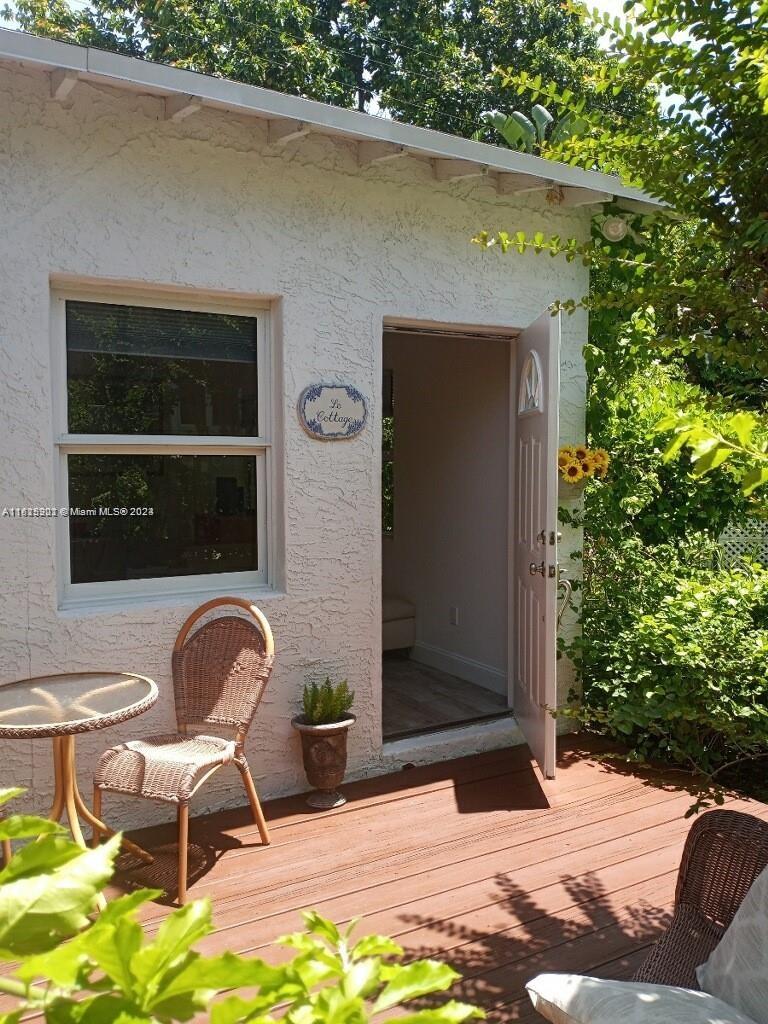 Beautiful studio in the heart of Miami! This charming studio with a private, independent entrance is conveniently located near famous Calle Ocho, Coral Gables, Little Havana, major highways, and Miami Airport. It has been remodeled to perfection, and best of all, it is completely furnished!!! Ready to move-in 3/1/24! Will not last! Schedule a viewing today! Rental payment includes all utilities.