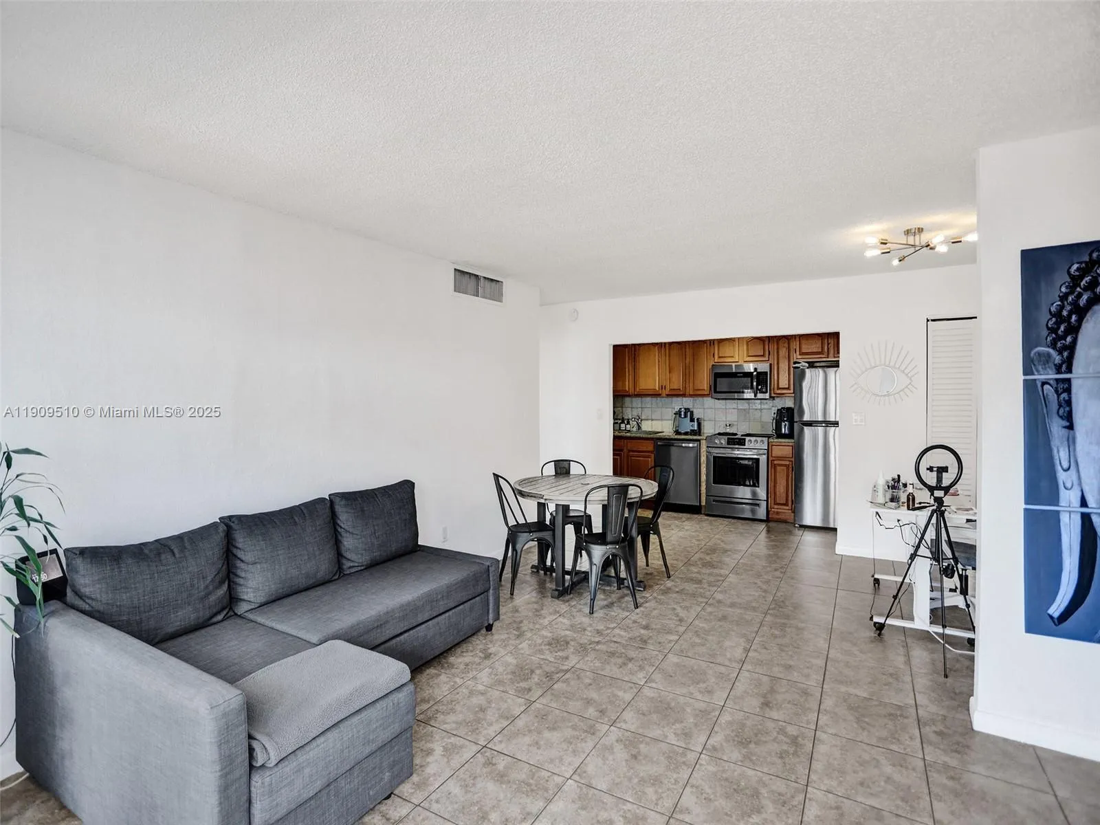 Doral, Florida 33166, United States, 2 Bedrooms Bedrooms, ,2 BathroomsBathrooms,Residential,Active,239960