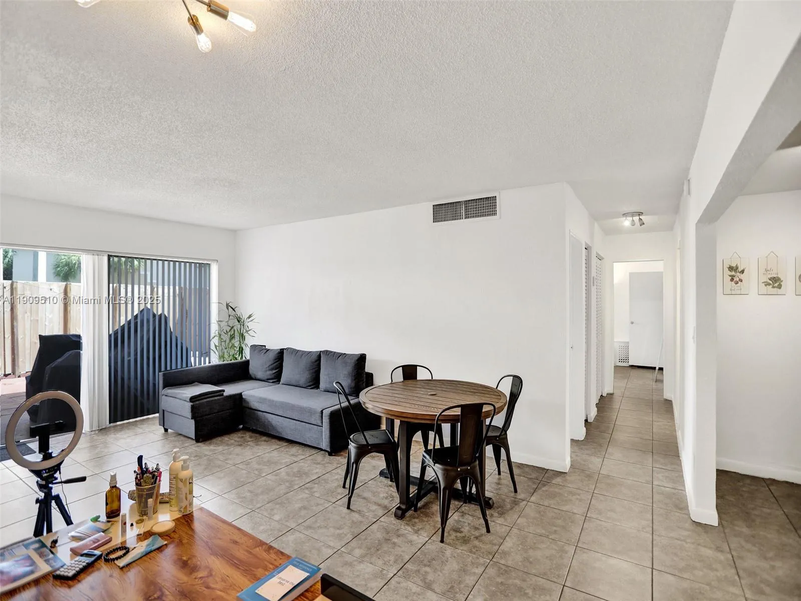 Doral, Florida 33166, United States, 2 Bedrooms Bedrooms, ,2 BathroomsBathrooms,Residential,Active,239960
