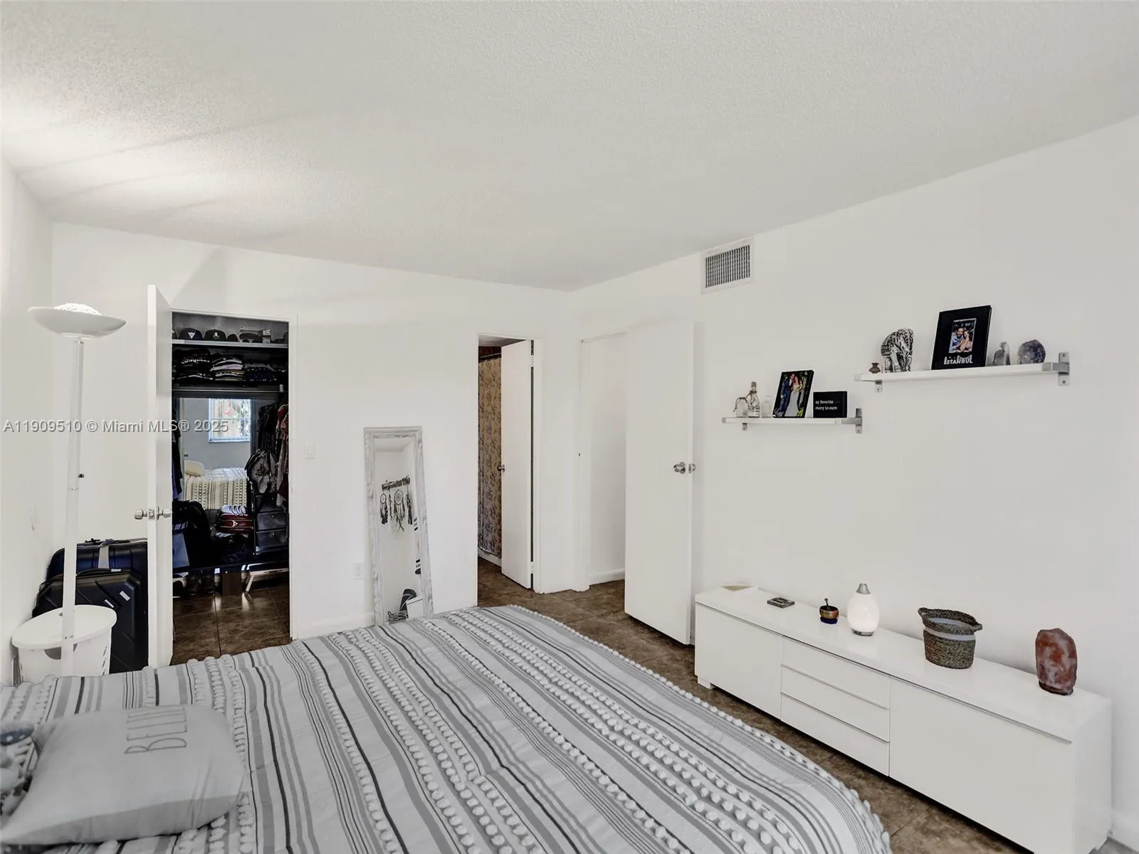 Doral, Florida 33166, United States, 2 Bedrooms Bedrooms, ,2 BathroomsBathrooms,Residential,Active,239960