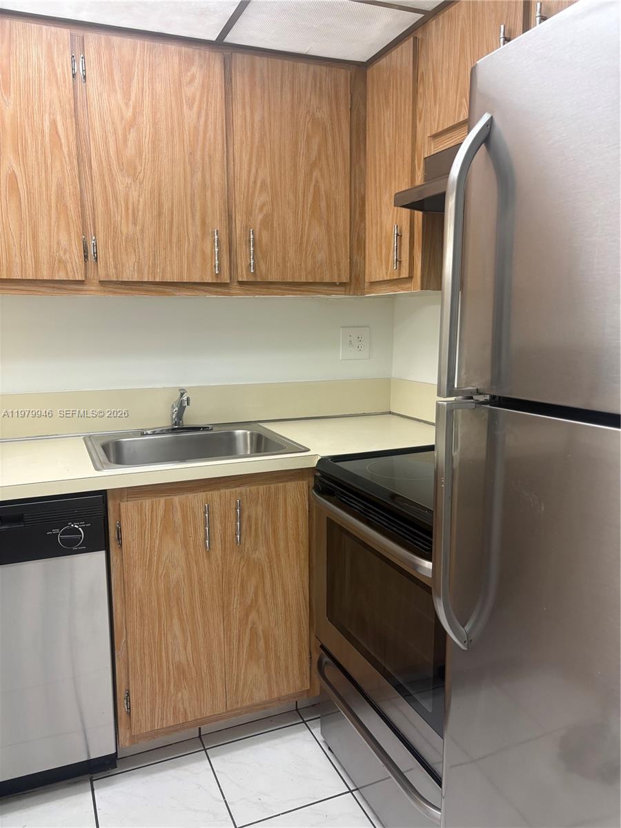 HAMPTON COURT CONDO - Residential Lease