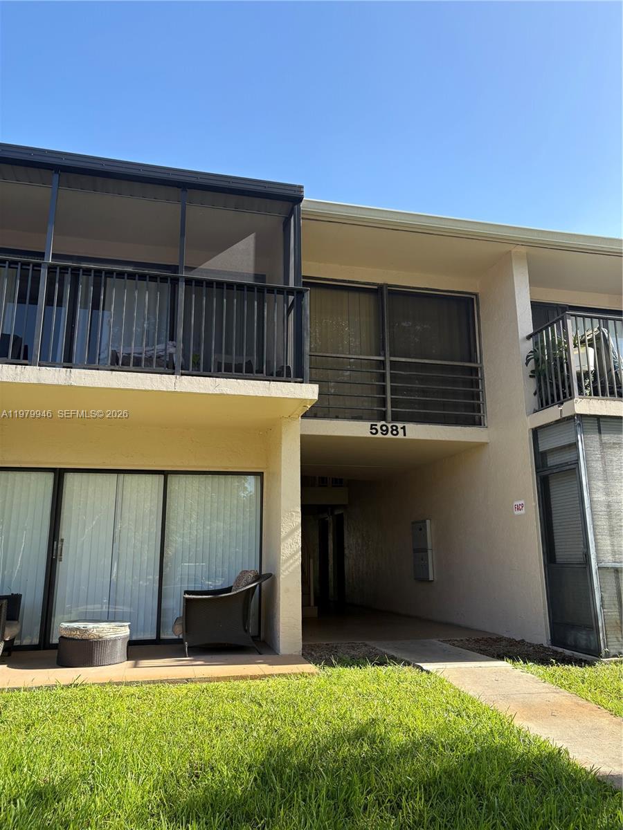 5981 Washington St 215