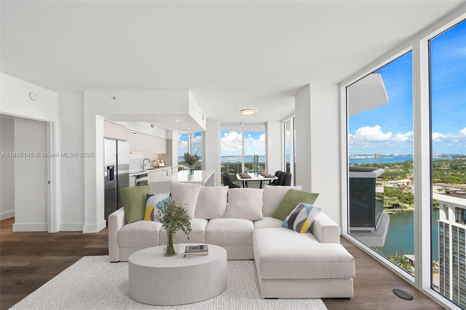 4779 Collins Ave 2407