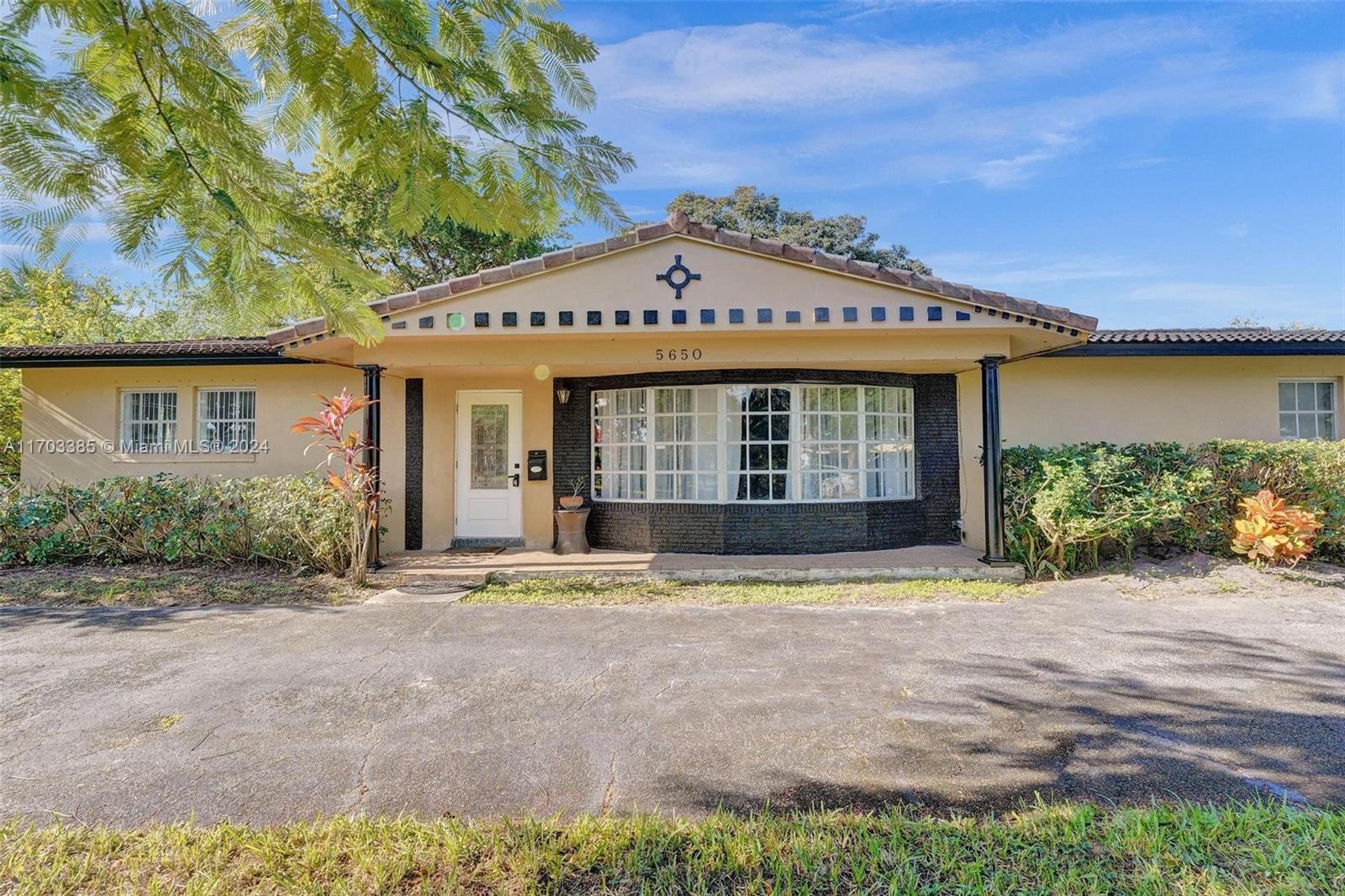 Rare oversized corner waterfront lot with 3 beds, 3 baths! Former Plantation Park Lakesites Builder's Residence. Features a circular driveway, 2-car garage, and large, open, light-filled floorplan. The spacious 20x18 master suite includes a walk-in closet and cedar closet. Enjoy a second master suite, plus a 3rd bedroom with connecting bath. The family room flows into a modern kitchen with white cabinets, granite counters, and stainless steel appliances—all overlooking stunning canal views. Large 16,000+ sq ft lot with covered patio, fenced yard, and prime location near parks, schools, and amenities!