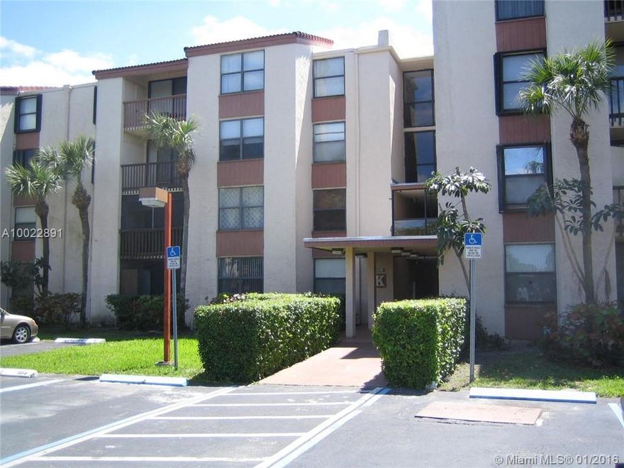 LARGE 2 BEDROOMS, 2 BATHROOMS CONDO, SPLIT PLAN WITH CERAMIC FLOORS, LARGE WASHER & DRYER INSIDE THE UNIT, BALCONY. EXCELLENT COMMUNITY WITH SECURITY GATES, CLUBHOUSE, TENNIS COURTS, FULLY FENCED, 2 POOLS, ACTIVITY ROOM & MORE. ASSOCIATION APPROVAL REQUIRED (NEXT INTERVIEW FOR 3/17), NO PETS. SEE ATTACHMENTS FOR APPLICATIONS.