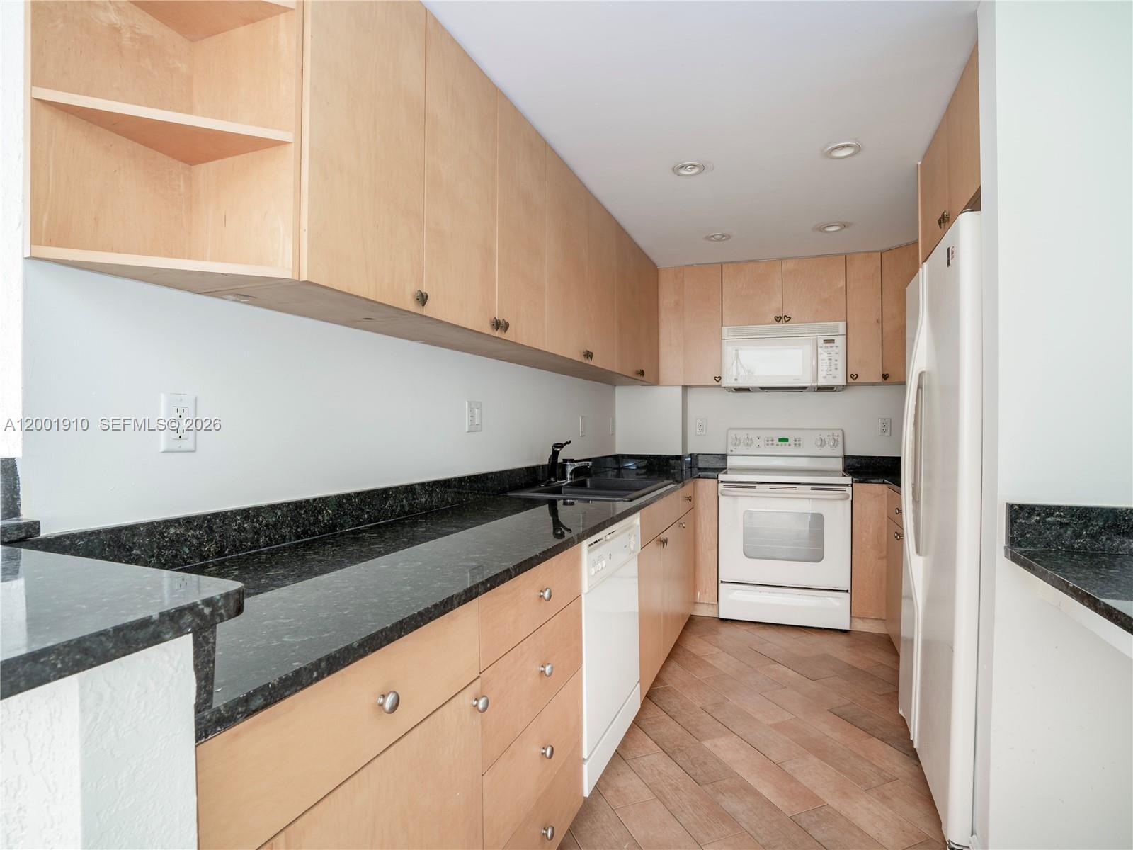 10350 W BAY HARBOR DR 6L