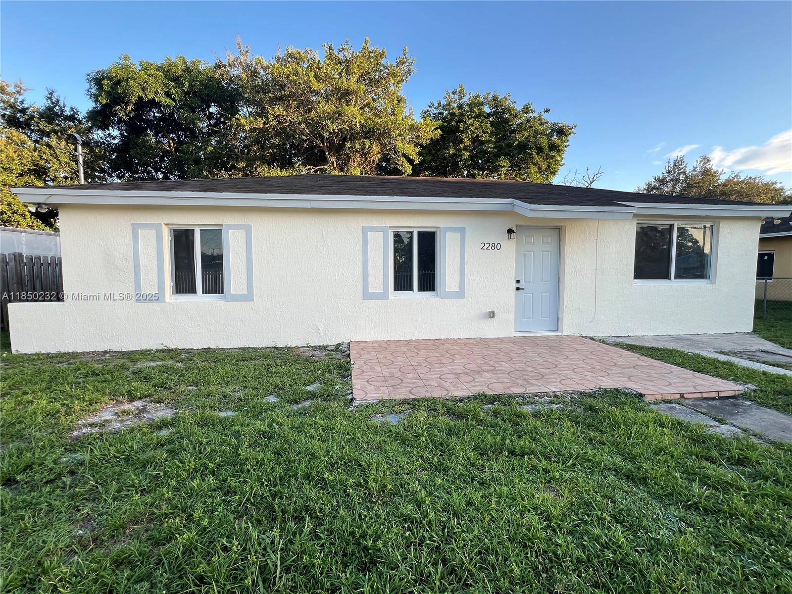 AMAZING 3 BED / 1 BATH SINGLE HOME COMPLETELY RENOVATED AND READY TO MOVE IN!!! TILE FLOORS, UPGRADED APPLIANCES, SPACIOUS DINNING AND LIVING ROOM AND MASTER BEDROOM.