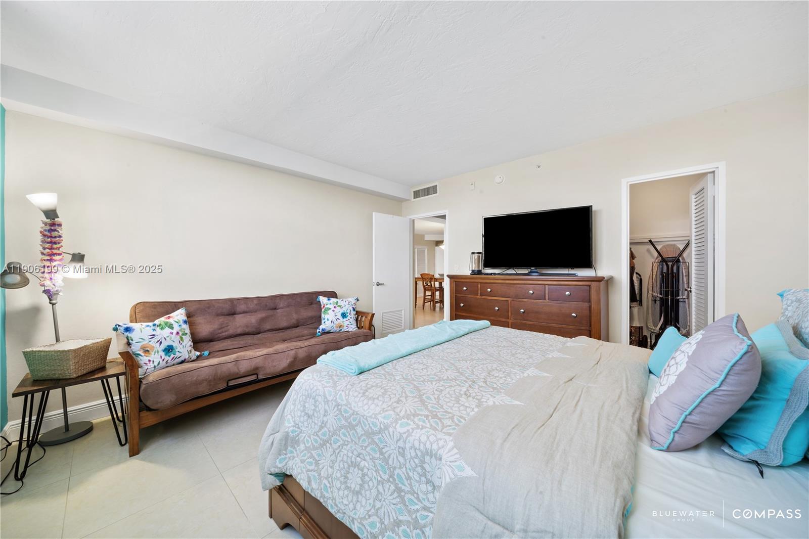 RESIDENCES ON HOLLYWOOD B - Residential