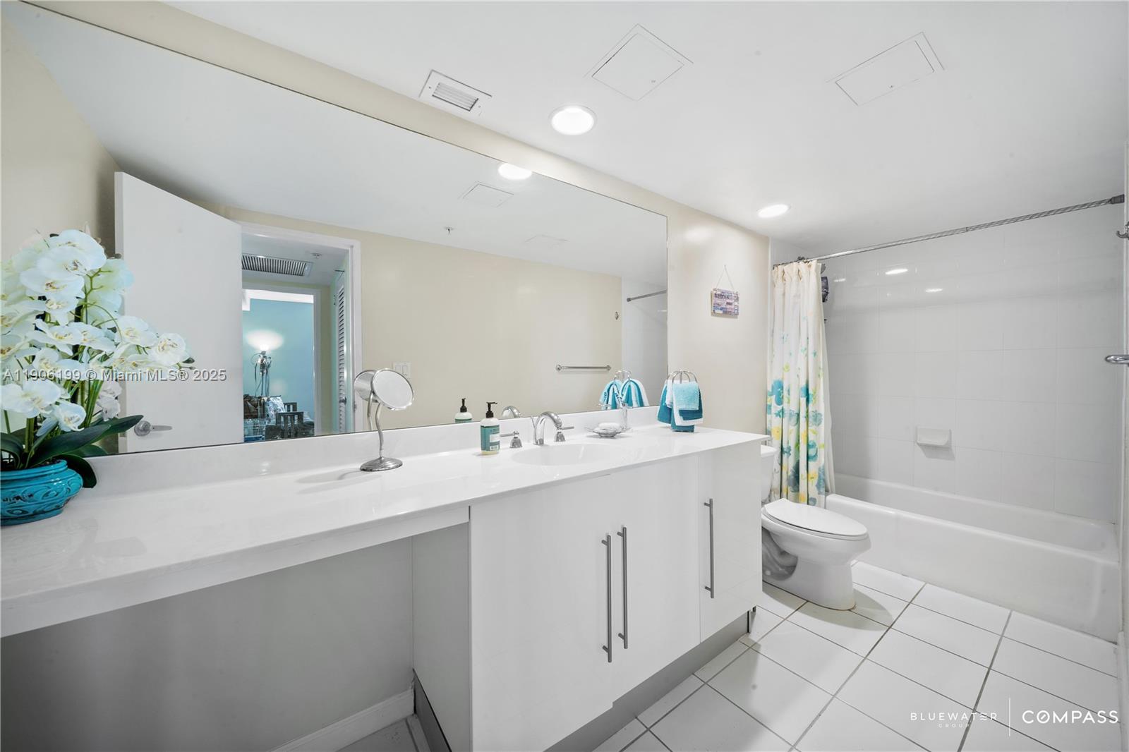 RESIDENCES ON HOLLYWOOD B - Residential