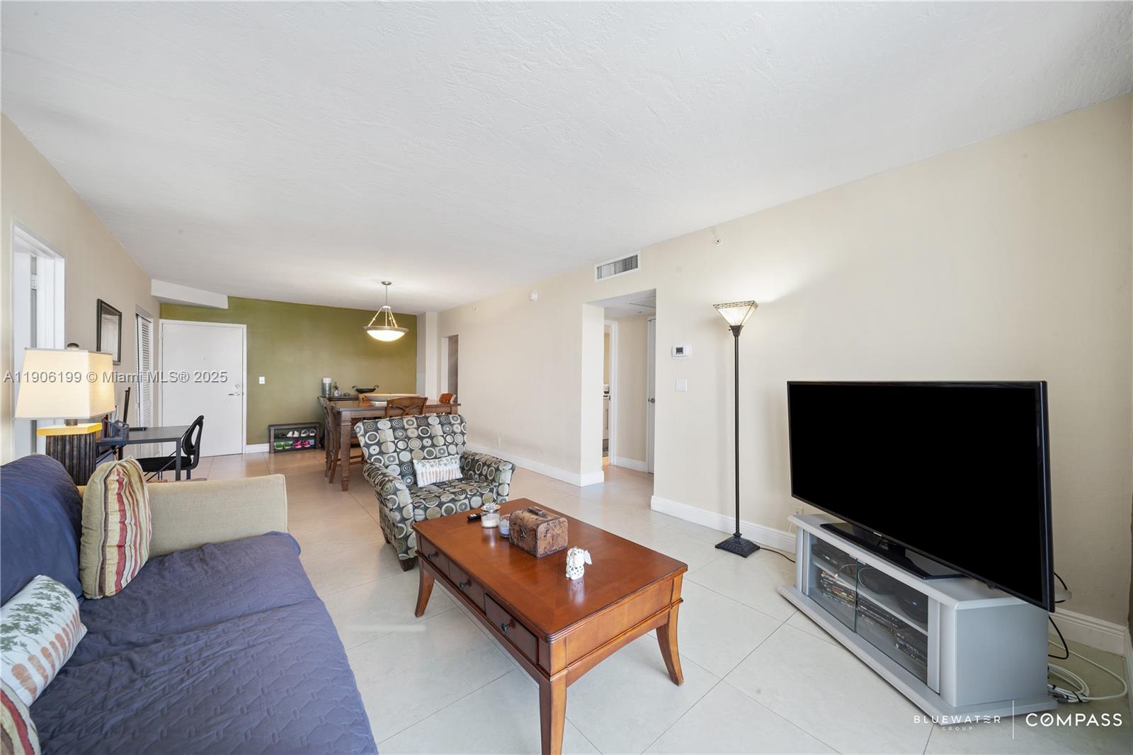 RESIDENCES ON HOLLYWOOD B - Residential