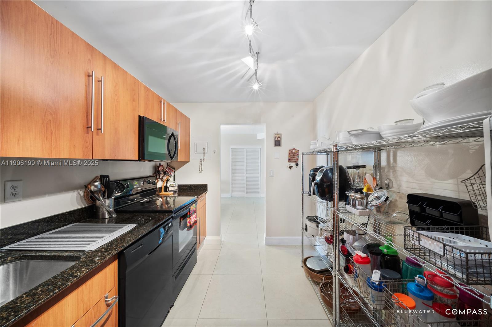 RESIDENCES ON HOLLYWOOD B - Residential