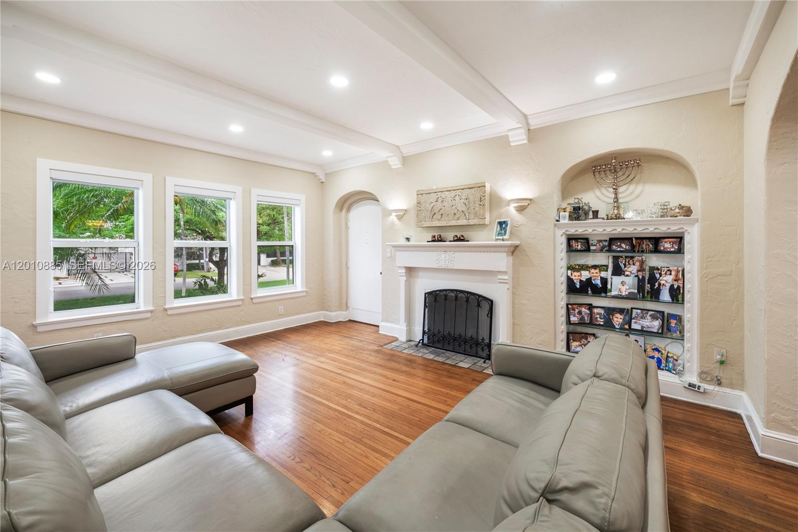 THE EWING CONDO - Residential