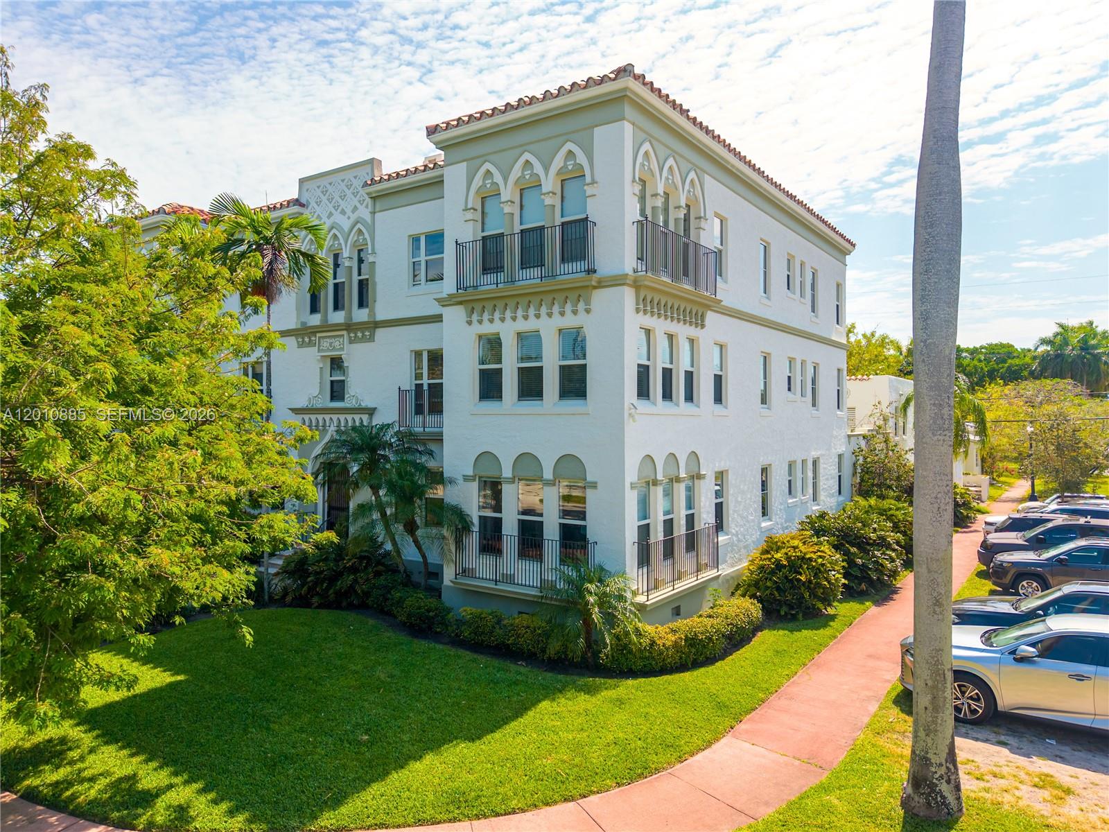 THE EWING CONDO - Residential